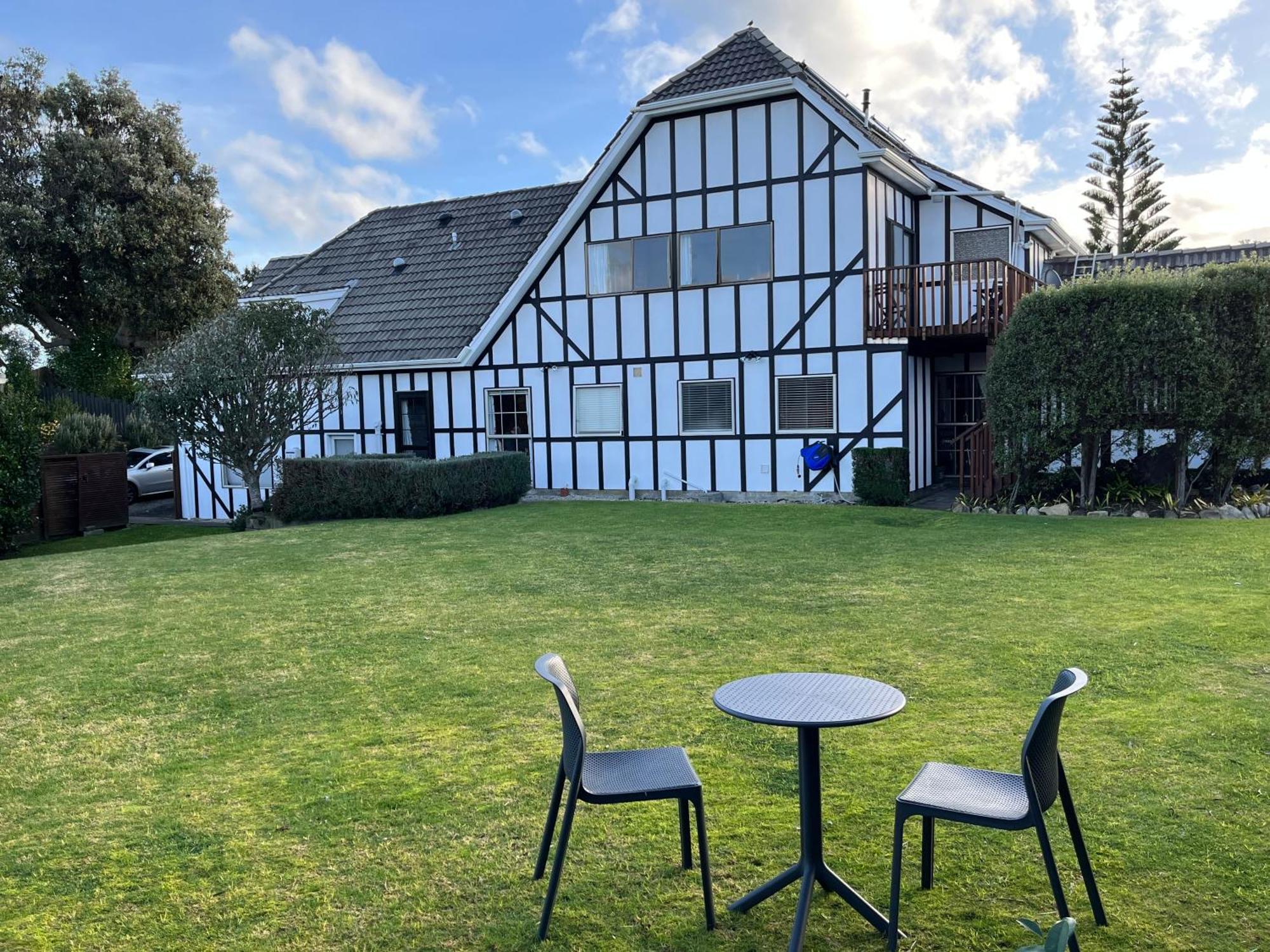 Tudor Manor Bed & Breakfast Paraparaumu Ngoại thất bức ảnh