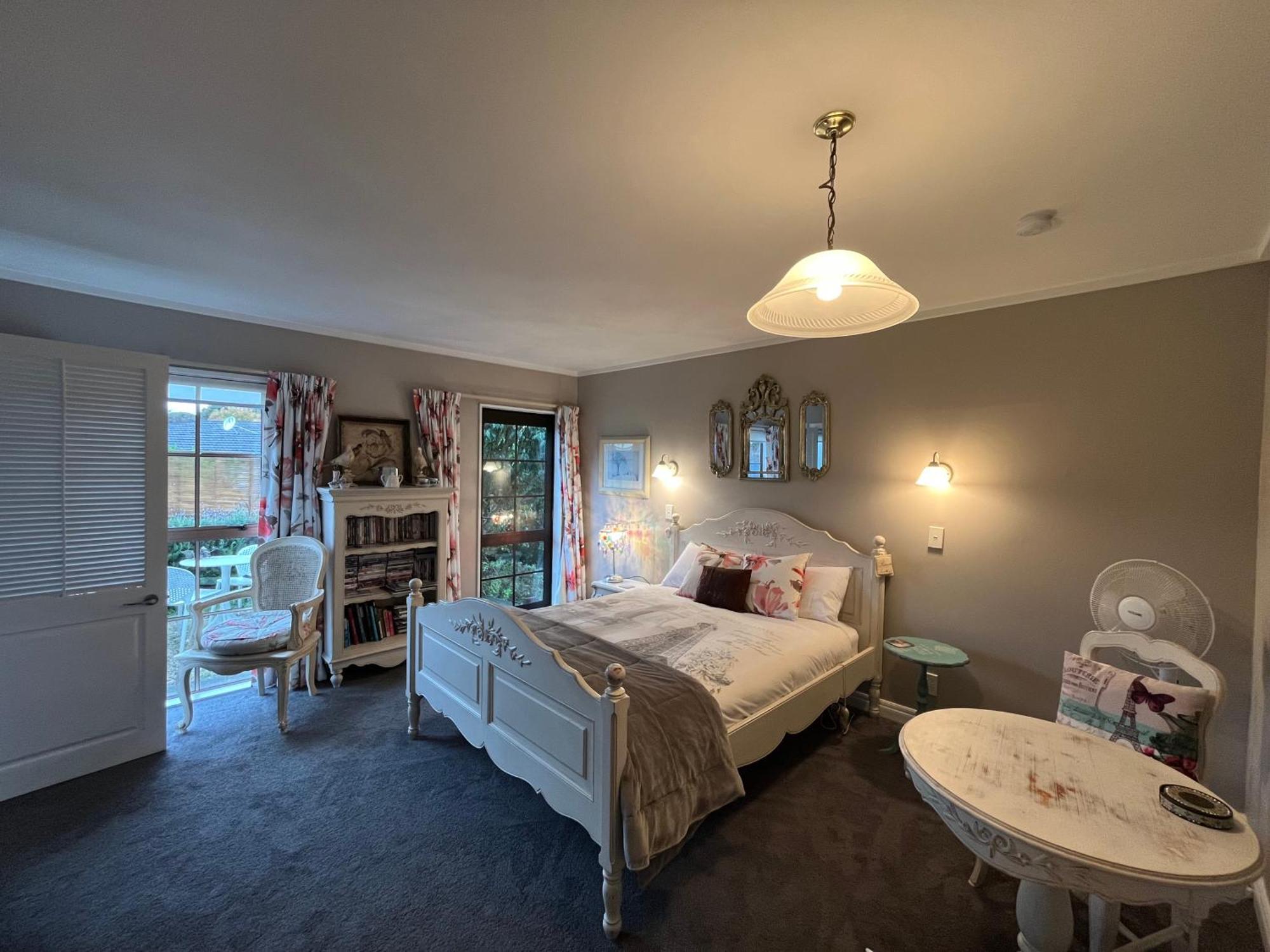 Tudor Manor Bed & Breakfast Paraparaumu Ngoại thất bức ảnh