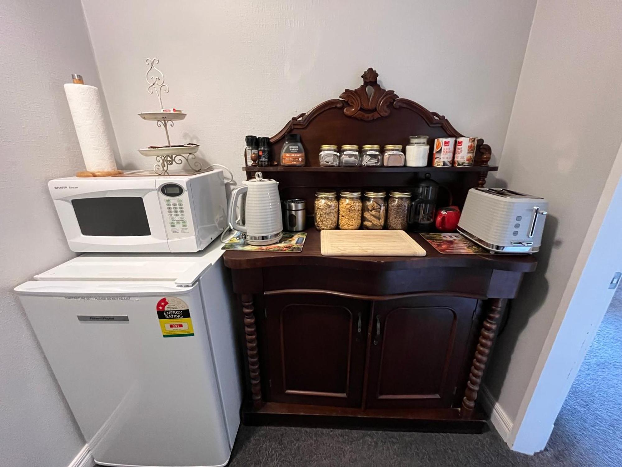 Tudor Manor Bed & Breakfast Paraparaumu Ngoại thất bức ảnh