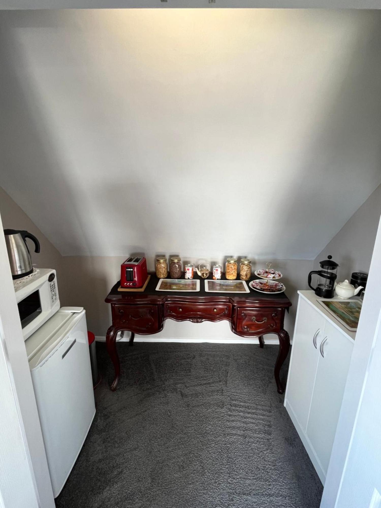 Tudor Manor Bed & Breakfast Paraparaumu Ngoại thất bức ảnh