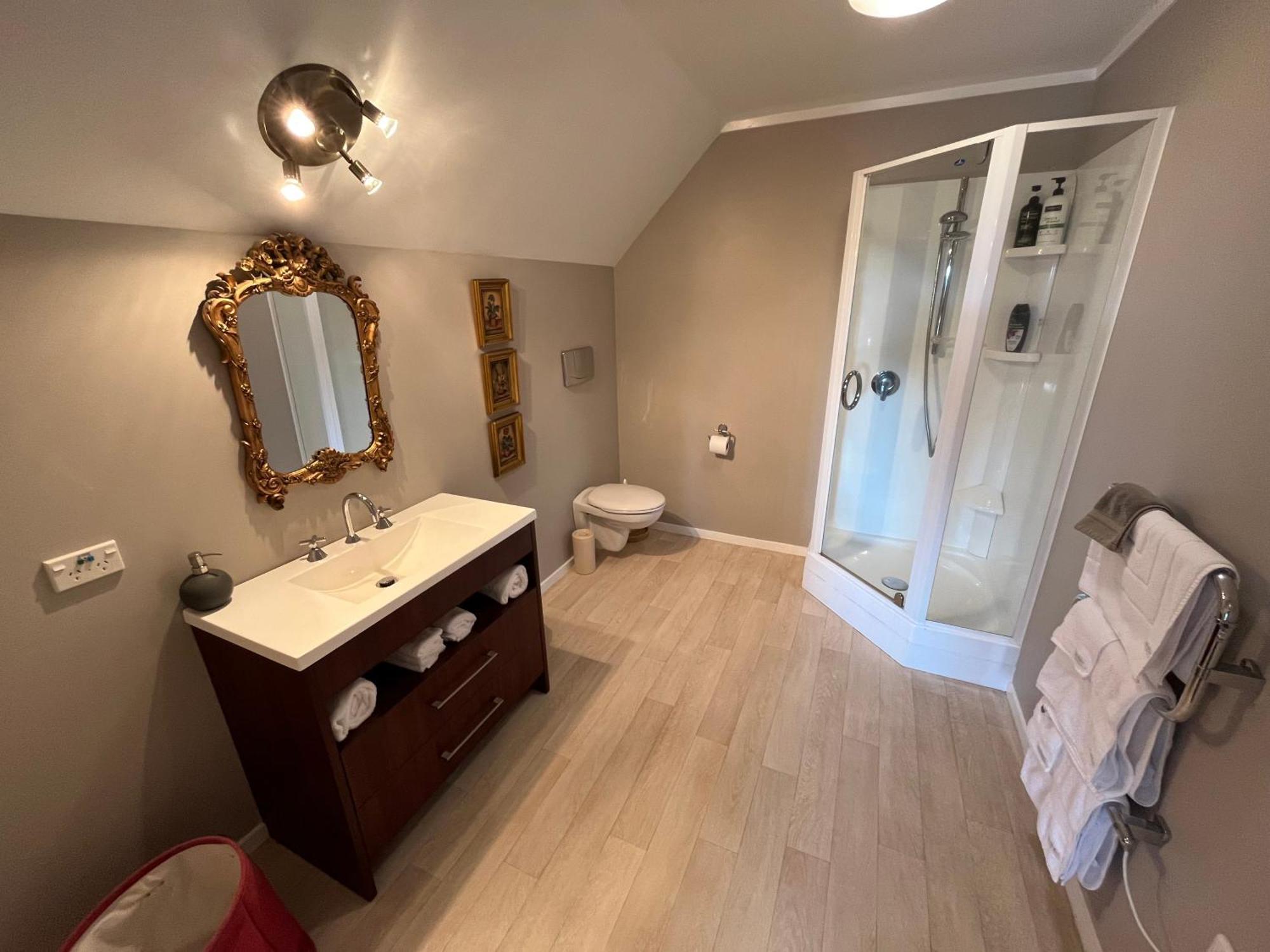 Tudor Manor Bed & Breakfast Paraparaumu Ngoại thất bức ảnh