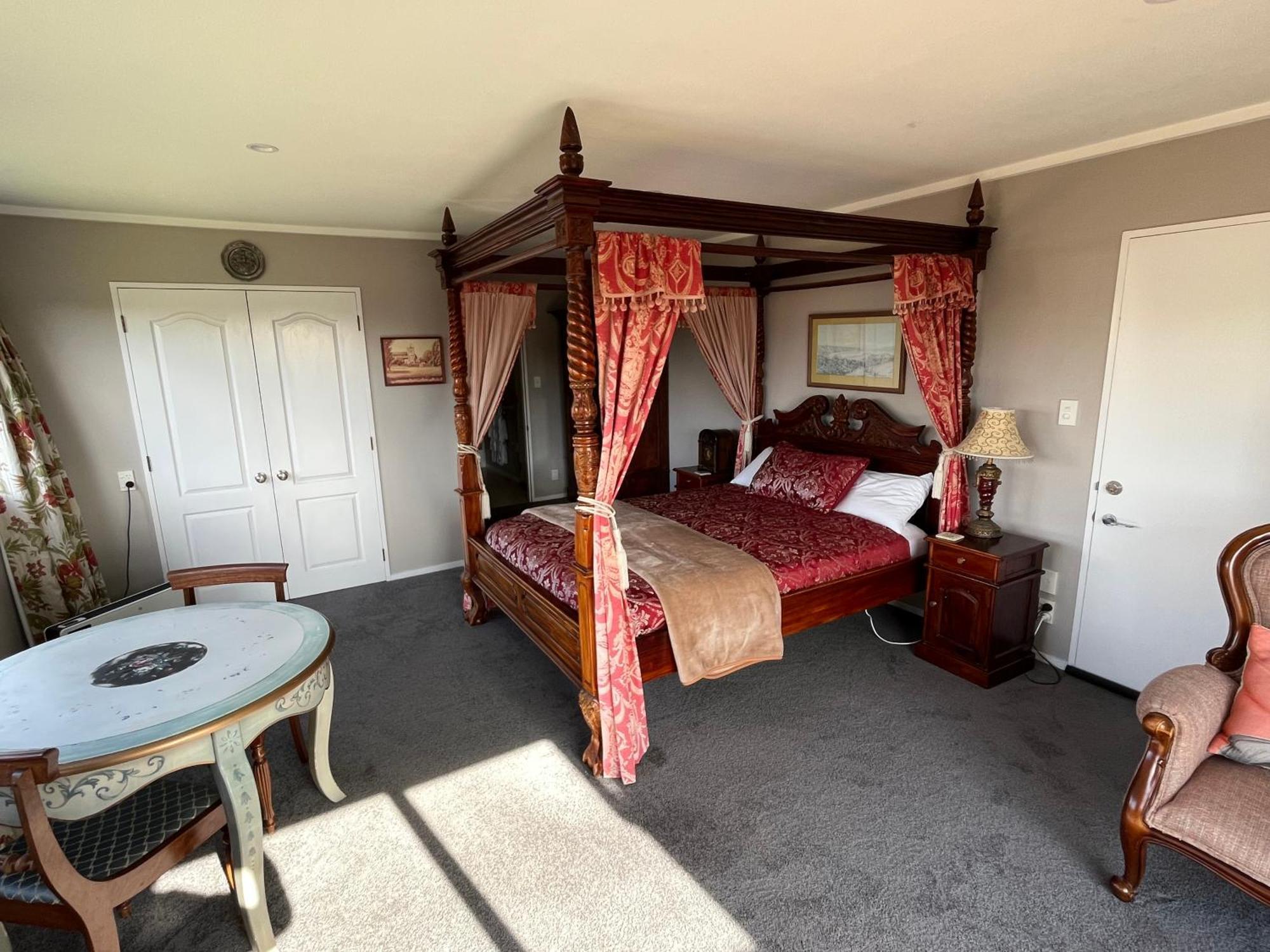 Tudor Manor Bed & Breakfast Paraparaumu Ngoại thất bức ảnh