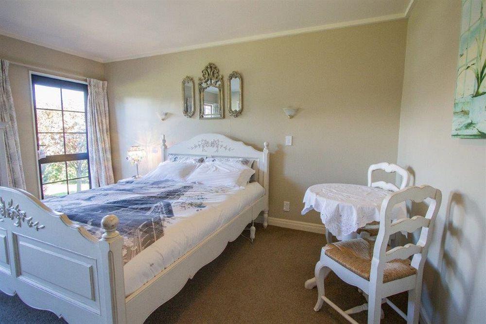 Tudor Manor Bed & Breakfast Paraparaumu Ngoại thất bức ảnh