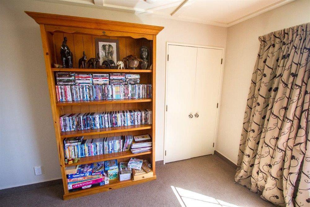 Tudor Manor Bed & Breakfast Paraparaumu Ngoại thất bức ảnh
