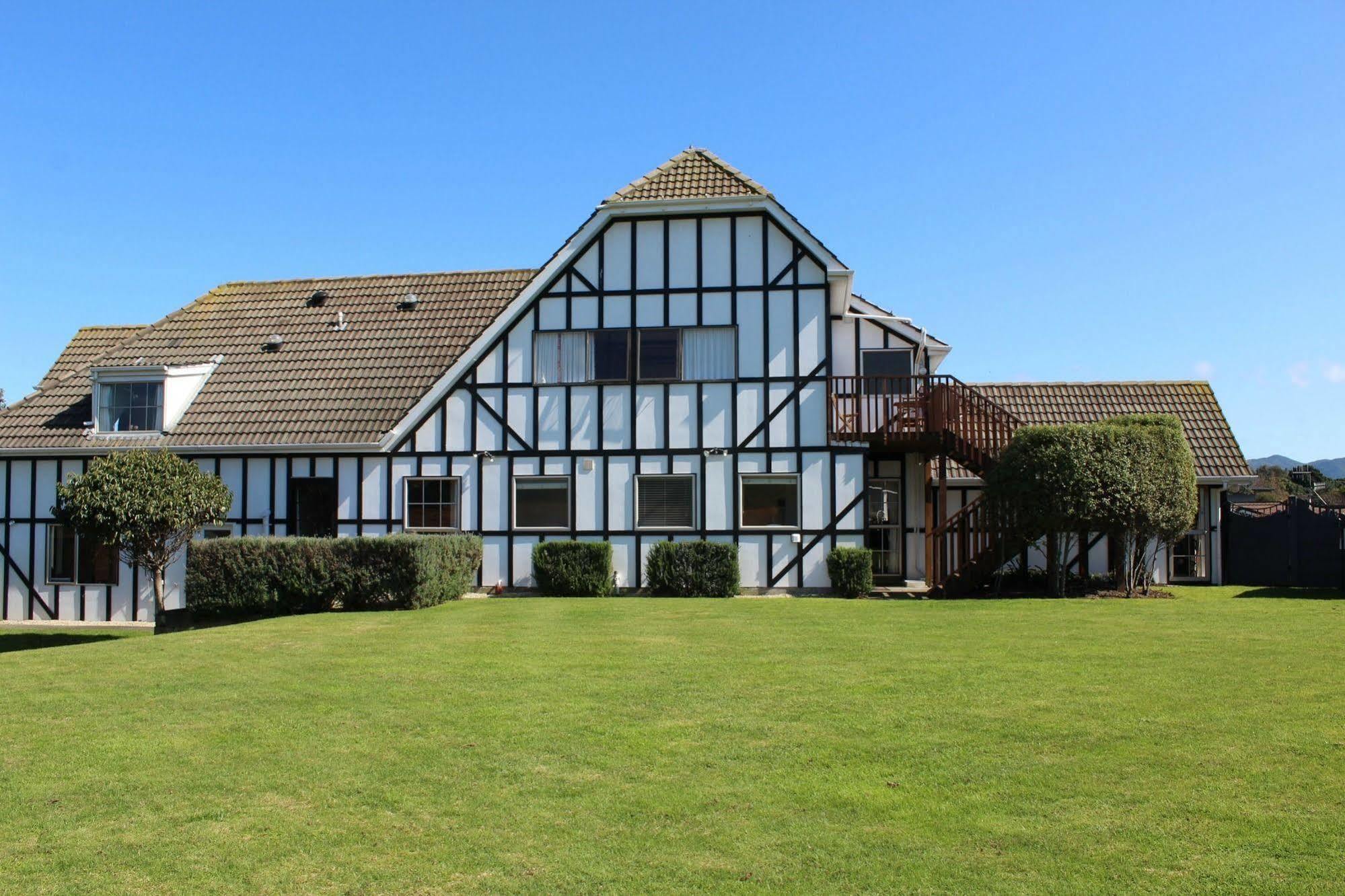 Tudor Manor Bed & Breakfast Paraparaumu Ngoại thất bức ảnh
