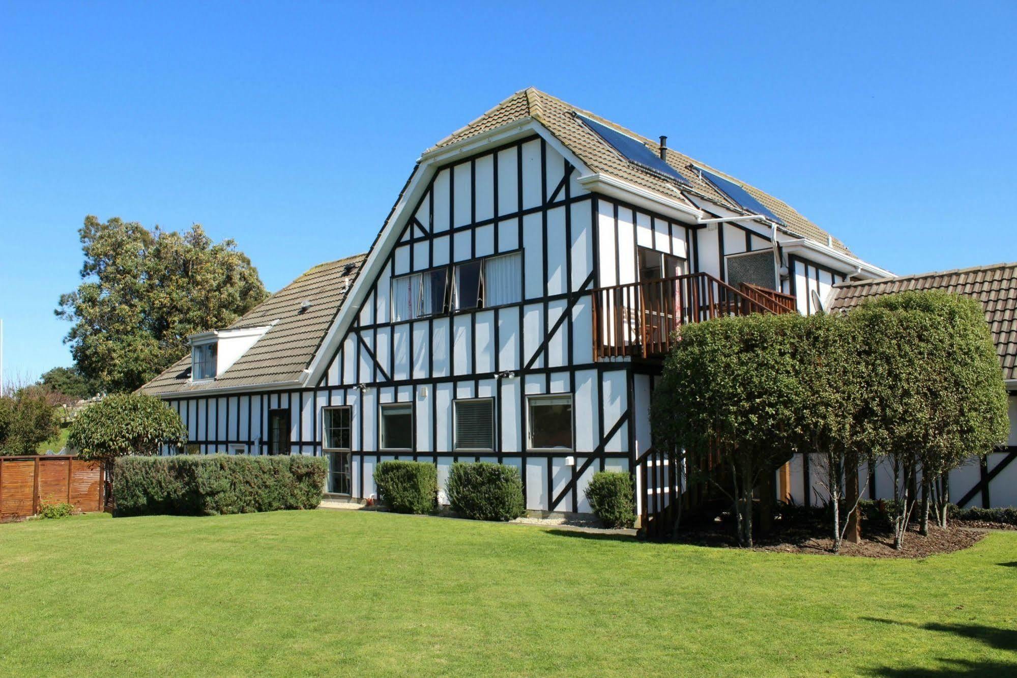 Tudor Manor Bed & Breakfast Paraparaumu Ngoại thất bức ảnh